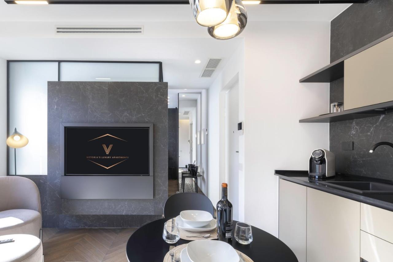 Vittoria'S Luxury Apartment Каляри Екстериор снимка