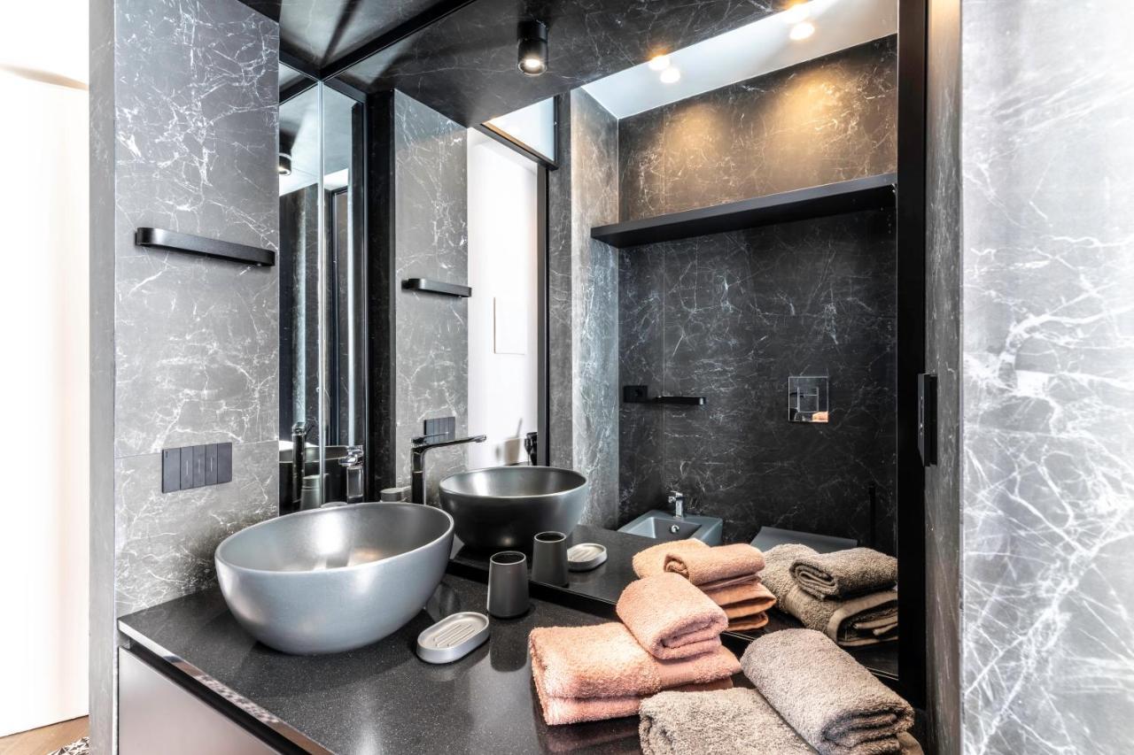 Vittoria'S Luxury Apartment Каляри Екстериор снимка