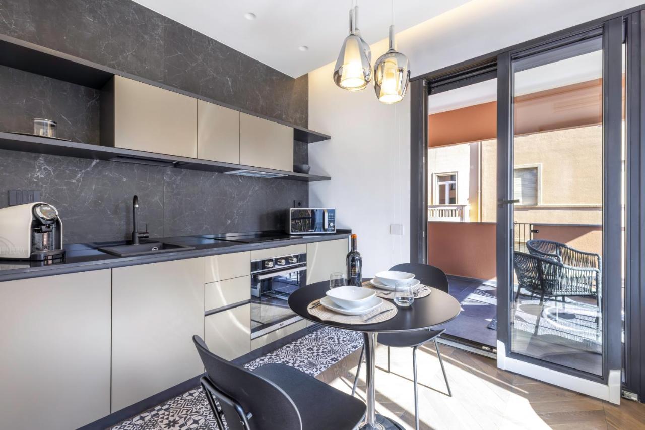 Vittoria'S Luxury Apartment Каляри Екстериор снимка