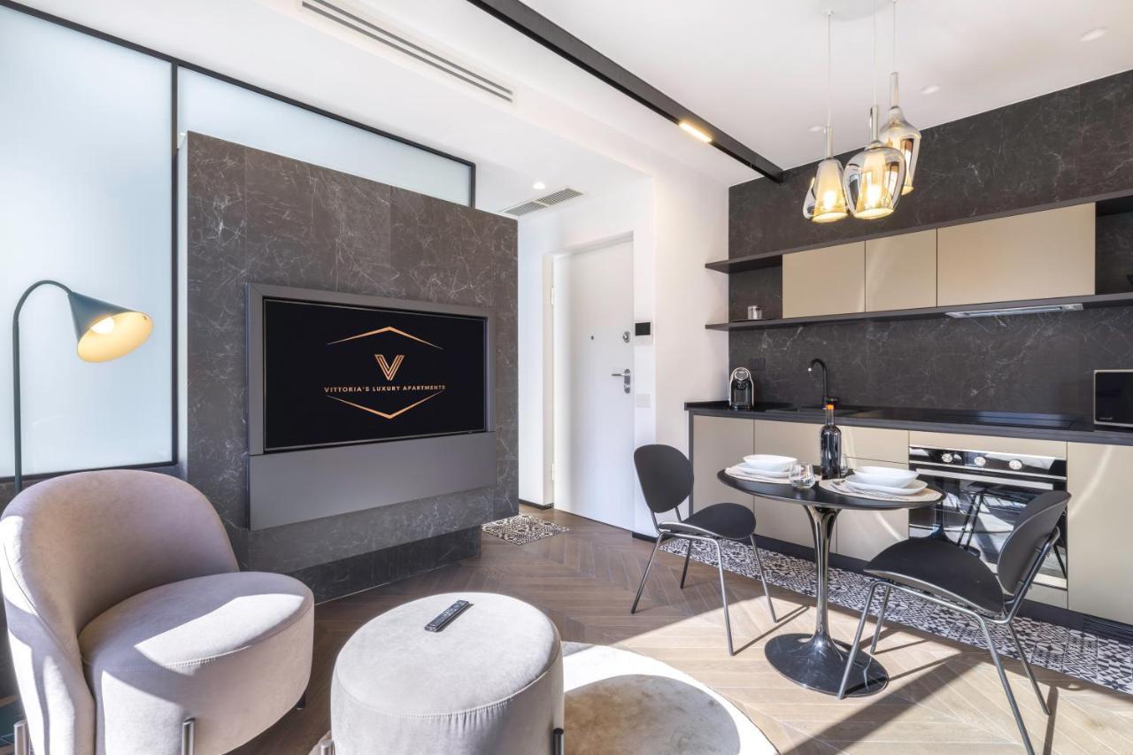 Vittoria'S Luxury Apartment Каляри Екстериор снимка