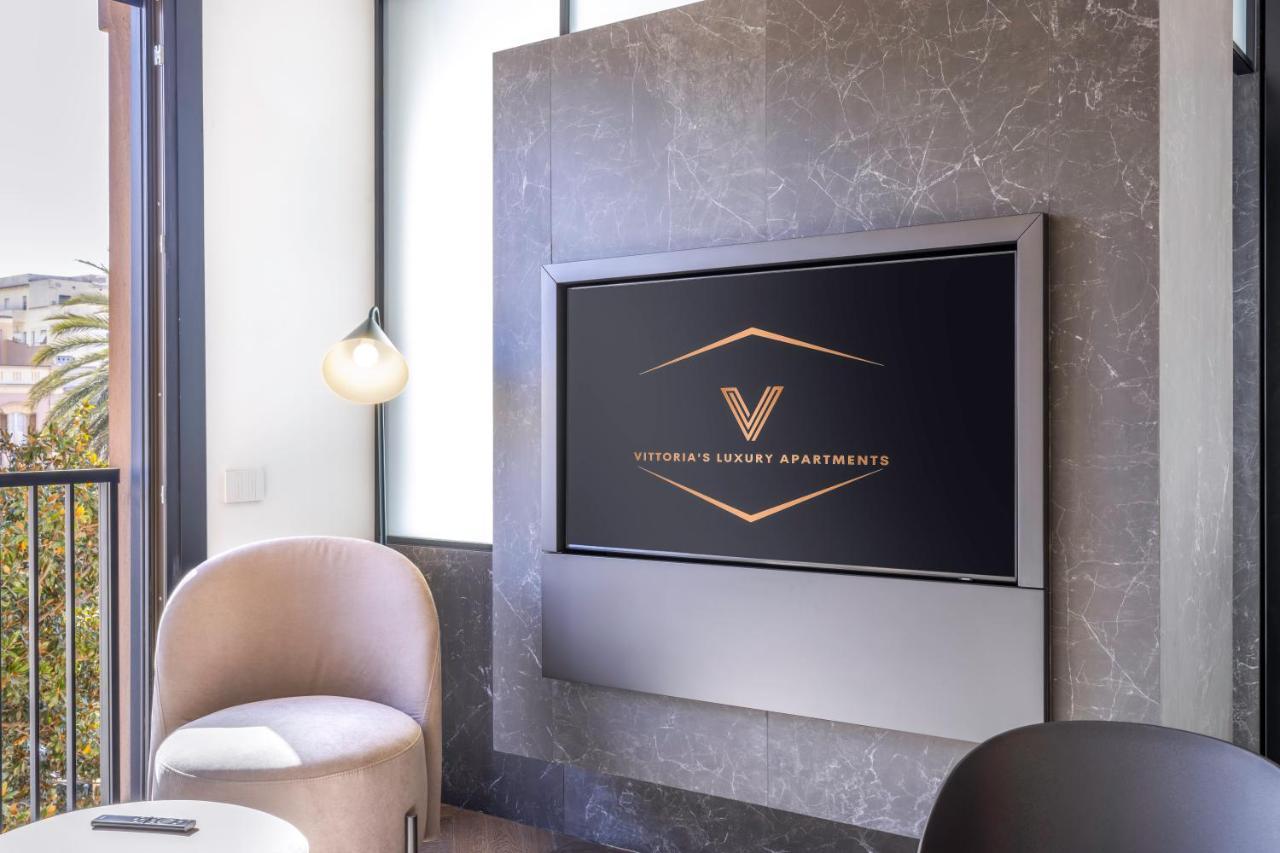 Vittoria'S Luxury Apartment Каляри Екстериор снимка